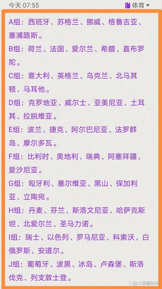 关晓彤和林思意在红毯上展开写有;图兰朵 影院见的条幅，别出心裁地邀约观众观影